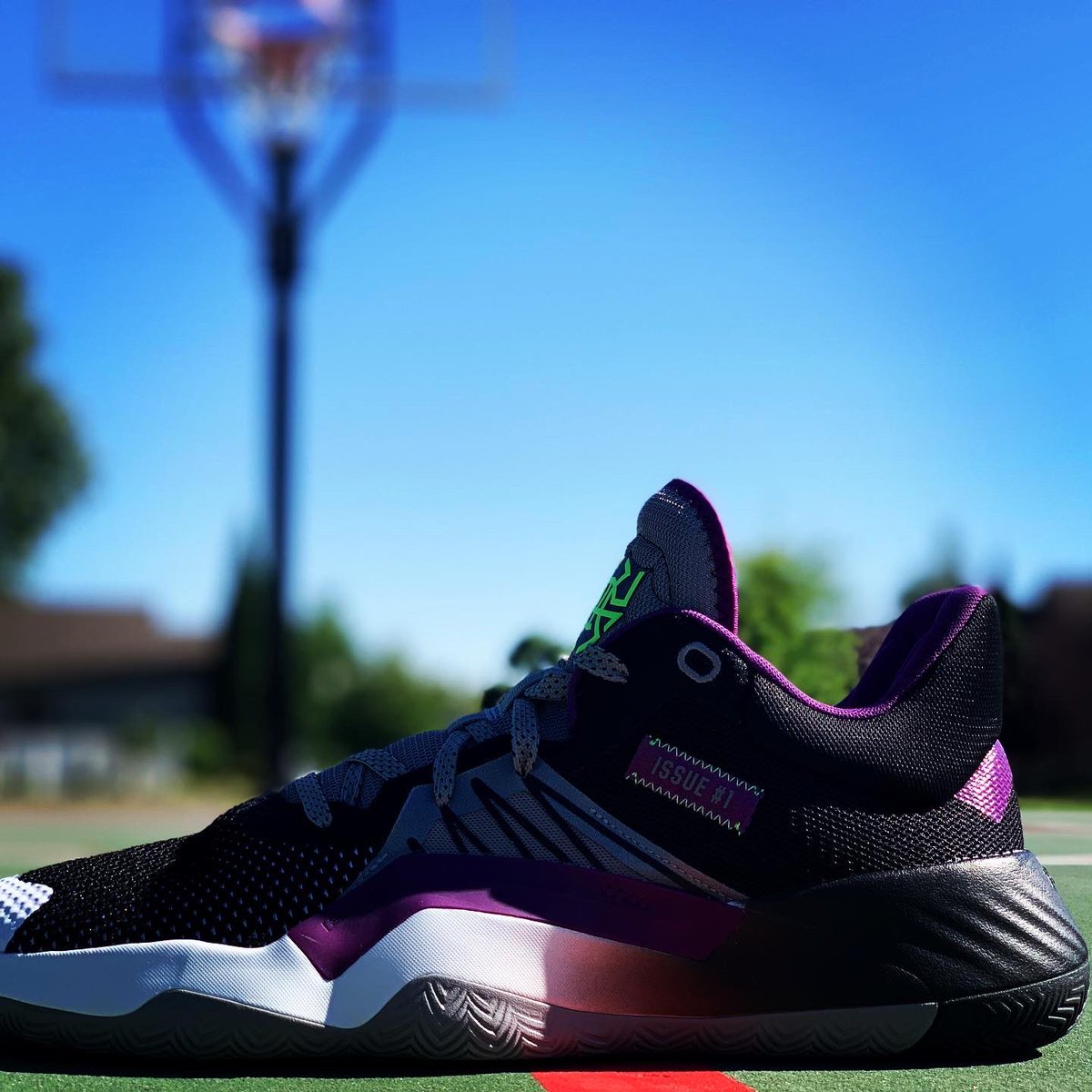 kickersteps's tweet photo. One of my personal favorites of the D.O.N. Issue #1’s!

D.O.N. Issue #1 ‘Joker’

Release Date: 3/14/2020

#sneakers #sneakerhead #donovanmitchell #utahjazz  #determinationovernegativity #adidas #kickersteps https://t.co/9mjFFYbHN2
