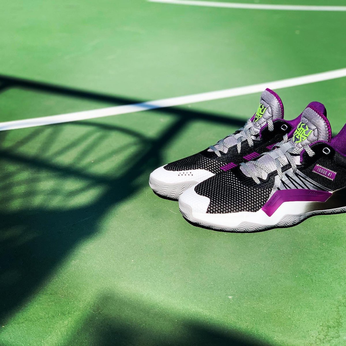 kickersteps's tweet photo. One of my personal favorites of the D.O.N. Issue #1’s!

D.O.N. Issue #1 ‘Joker’

Release Date: 3/14/2020

#sneakers #sneakerhead #donovanmitchell #utahjazz  #determinationovernegativity #adidas #kickersteps https://t.co/9mjFFYbHN2
