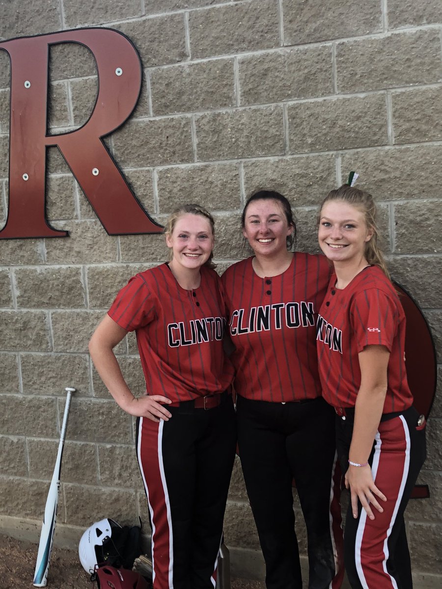 Rise_Above_CHS's tweet photo. SOFTBALL: Congrats to our senior River Queens. Thanks for all the hard work and dedication. Good luck at college. #queenpride https://t.co/XjfW7qmWLW