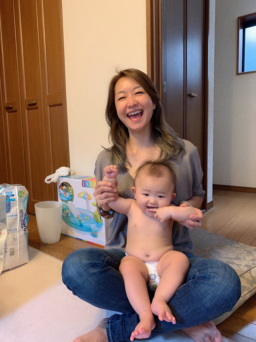 iam_ern's tweet photo. 昨日りいちゃん夜中の1時から３時まで覚醒してまじで寝れなかったけど朝からスイカ🍉でお腹いっぱいでしあわせ。そして昨日からお盆でぱぱとじじがかえってきているから、悪戯で品定めでもされたんかな？笑
そんなおばあちゃんとりいなちゃん🧡 https://t.co/KVZl1ulISC