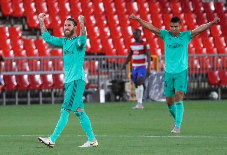 CHUVIJIMENEZ's tweet photo. El Real Madrid derrotó este lunes 2-1 como visitante al Granada para sumar su novena victoria consecutiva y quedar a un paso del título en #LaLiga española. ⚽️ https://t.co/e2OVaQ7e3q