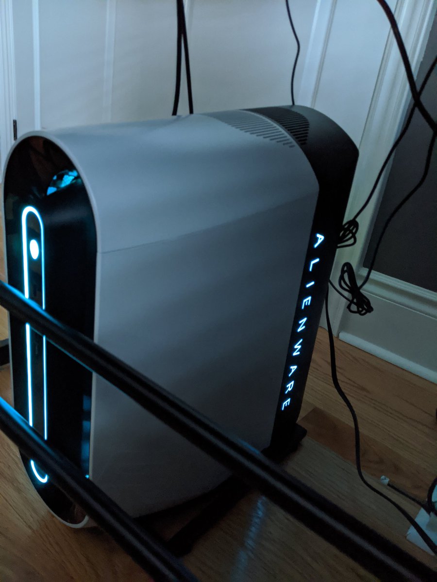 MarthVadarLive's tweet photo. @Alienware take me to your leader 👽 https://t.co/AaEAAUmFlu