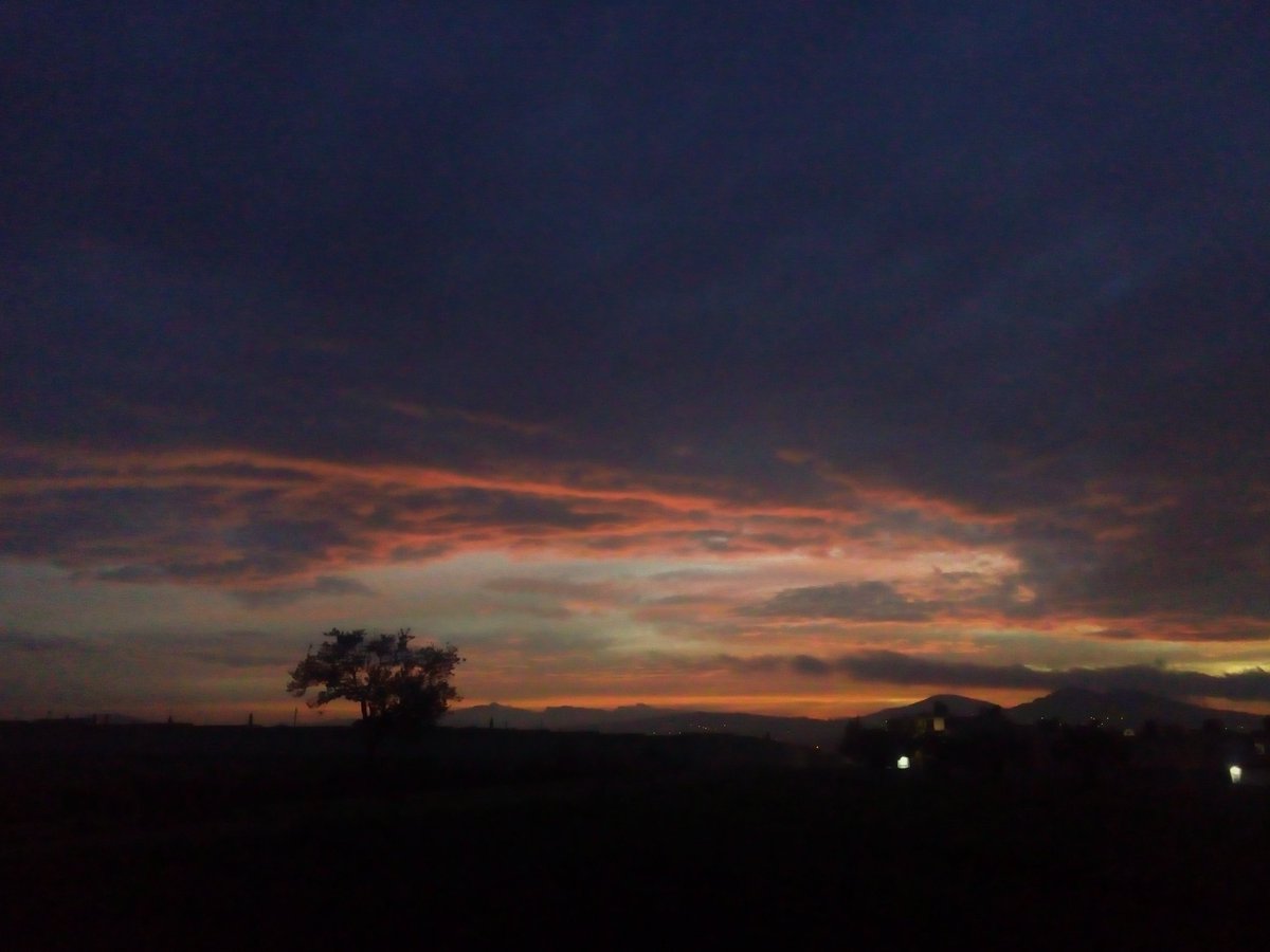 chuysinamor's tweet photo. Buena noche! No hay que bajar la guardia, Sólo queda esperar a que Dios termine con está tormenta que nos tiene aterrados! #Ánimo #Tlaxcala #QuedateEnCasa #Apizaco #Amanecer #fotho #Sol #Nubes https://t.co/GTsusZBxTF