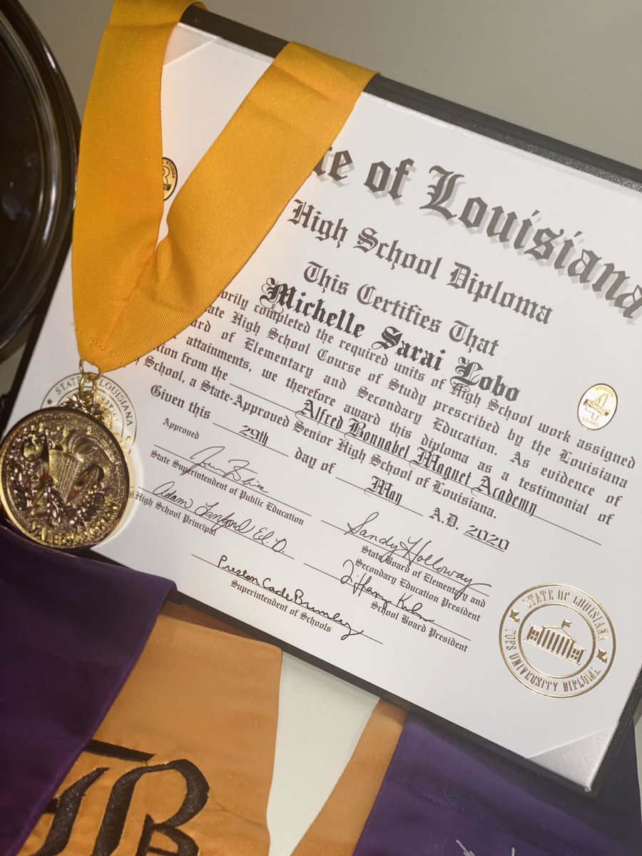 lil miss valedictorian✨  #1 of my class and in ya heart &lt;3