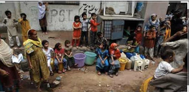 RubabMehdi5's tweet photo. Total abdication of political responsibility. People in Juhi being forced to drink contaminated water. Not only is the water scarce, it is being stolen by the rich. Please speak out for human dignity &amp; for the basic human rights of these helpless people. #Juhi #WaterCrisis https://t.co/WCQmBnSUS9