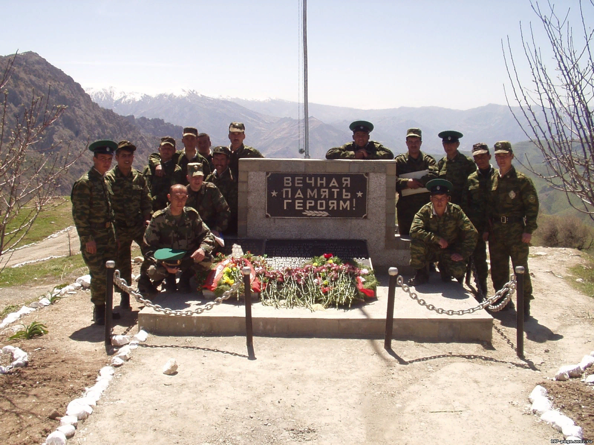 RusEmbUSA's tweet photo. 27 years ago #OTD, Russian servicemen on the Tajik-Afghan border found themselves next to an epicenter of hostilities. Islamist radicals attacked Russian border guard post No 12. That militant attack claimed the lives of 25 Russian soldiers
🎦https://t.co/kWPb3PTunD #LestWeForget https://t.co/En1gjlpwkR