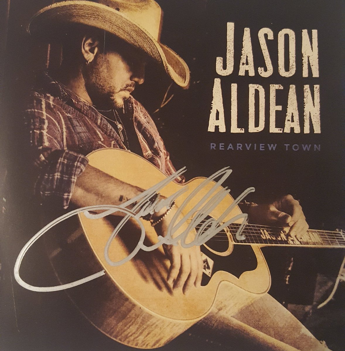 BigStarCountry's tweet photo. Retweet and follow BOTH @Jason_Aldean and @BigStarCountry for a chance to win a CD copy of "Rearview Town" SIGNED by Jason! #CMAfest https://t.co/CzUpJ4ZqFs