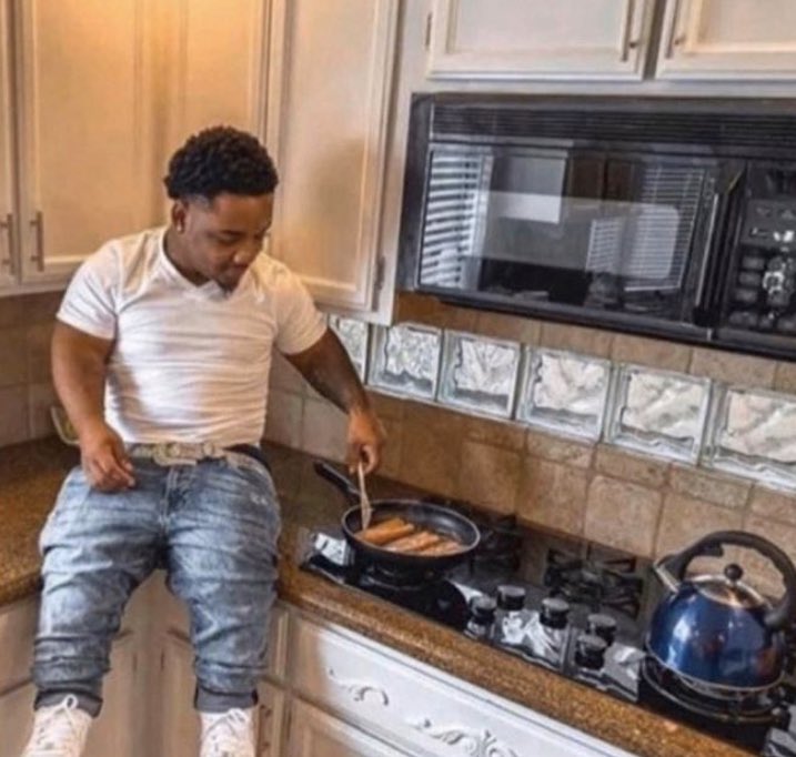 4ktmikyle's tweet photo. This how Tory Lanez be cooking: https://t.co/BFDwdCKvHa