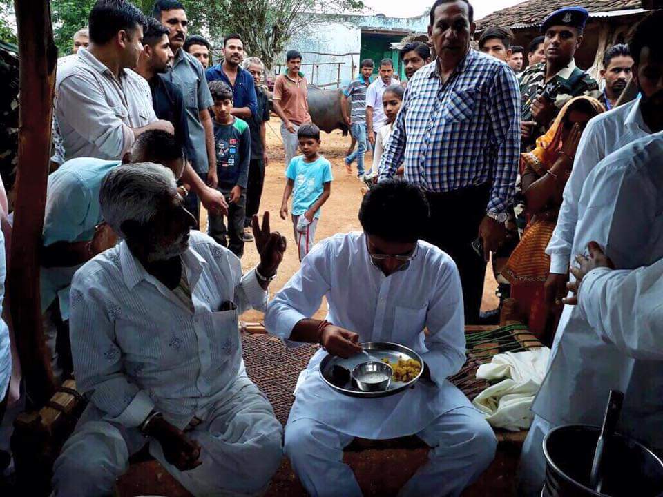 GahlotRaviraj's tweet photo. में माली समाज है और मेरा समाज@SachinPilot  साहब के साथ ही क्यो की हम सबको मेहनत करने वाले नेता और संगर्ष करने वाले नेता और सभी कार्यकर्ताओं की आवाज की जरूरत है और हम अबको आने वाले चुनाव भी जितने है अत हम सब श्री सचिन पायलट जी के साथ है
@RahulGandhi  @PChidambaram_IN @rohanrgupta https://t.co/rm40AWUglw