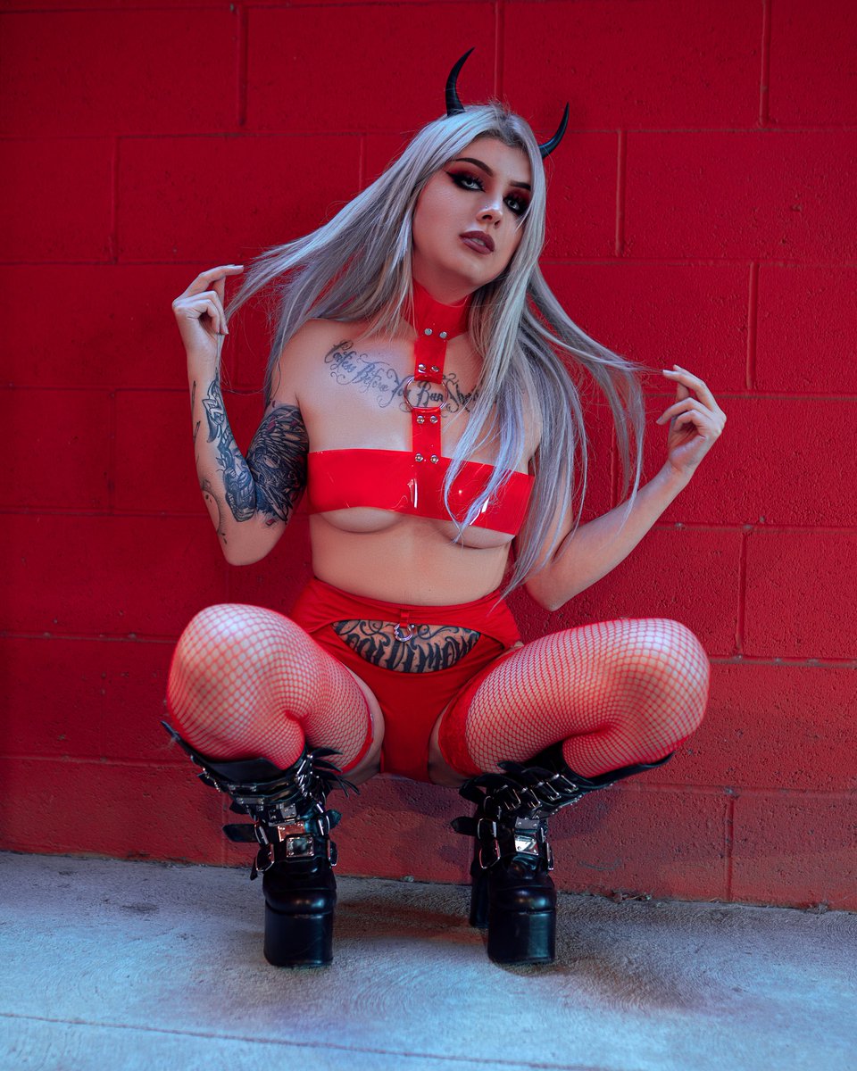 LethalBattie's tweet photo. ℑ 𝔞𝔪 𝔱𝔥𝔢 𝔇𝔢𝔳𝔦𝔩 𝔟𝔞𝔟𝔢, ℑ'𝔩𝔩 𝔪𝔞𝔨𝔢 𝔶𝔬𝔲 𝔴𝔞𝔫𝔱 𝔱𝔬 𝔖𝔦𝔫.
https://t.co/Wu0J2zT8Zv
https://t.co/Wu0J2zT8Zv
💉💉💉 https://t.co/ElcynHcpTT