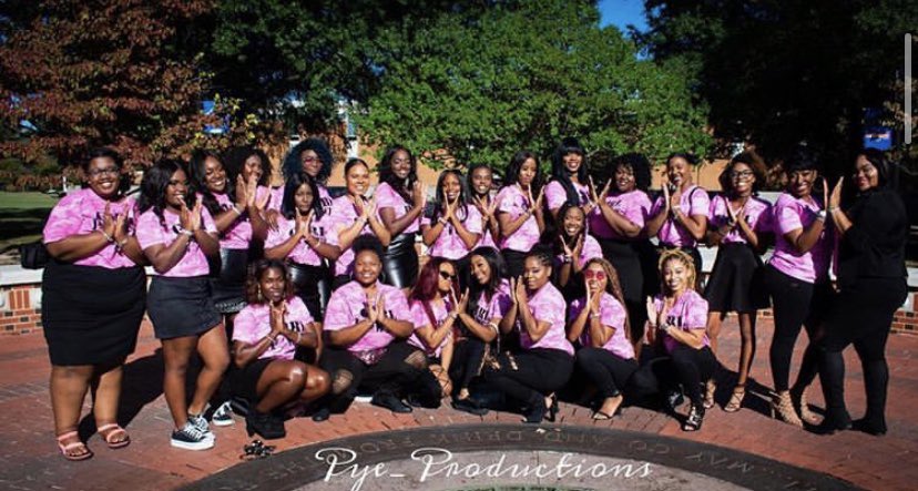 VANITYEFFECT's tweet photo. @callmegisele 🧡Hey Trojans💙! In 2017,  VANITY 💗⛓ was established on Virginia State University’s campus. We are not only a women’s empowerment organization, but we are also a growing MOVEMENT that aims to break the stereotype types of black women. https://t.co/Y3seQ6IeYR
