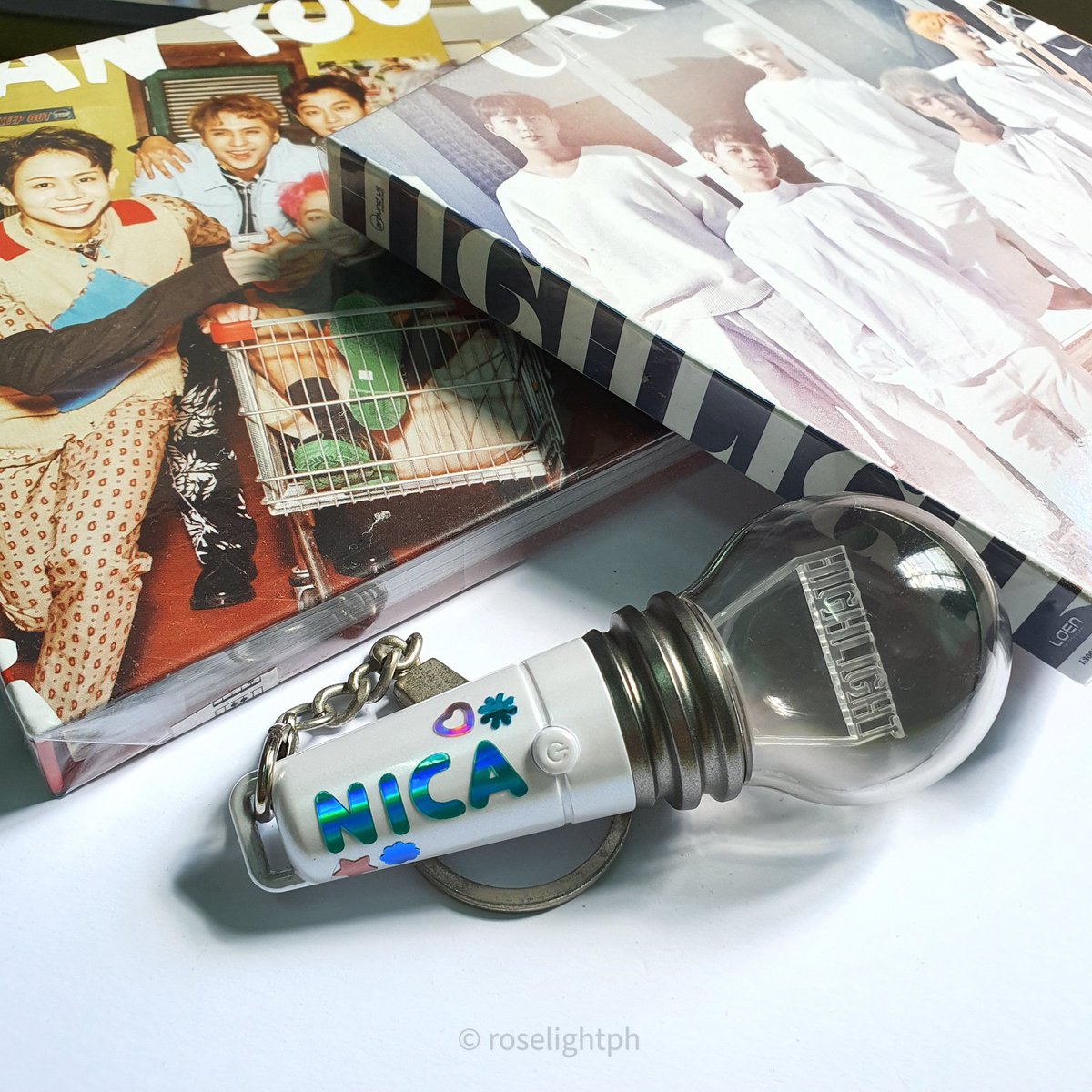 roselight_ph's tweet photo. 📍Alphabet decals on lightstick keyring📍
Get you own by purchasing on our Shopee store
Link located in our bio~
#kpopdecal #stickerdecal #decal #holodecal #decalsticker #holosticker #decalsph #highlight #하이라이트 https://t.co/JMvJrJcbjm