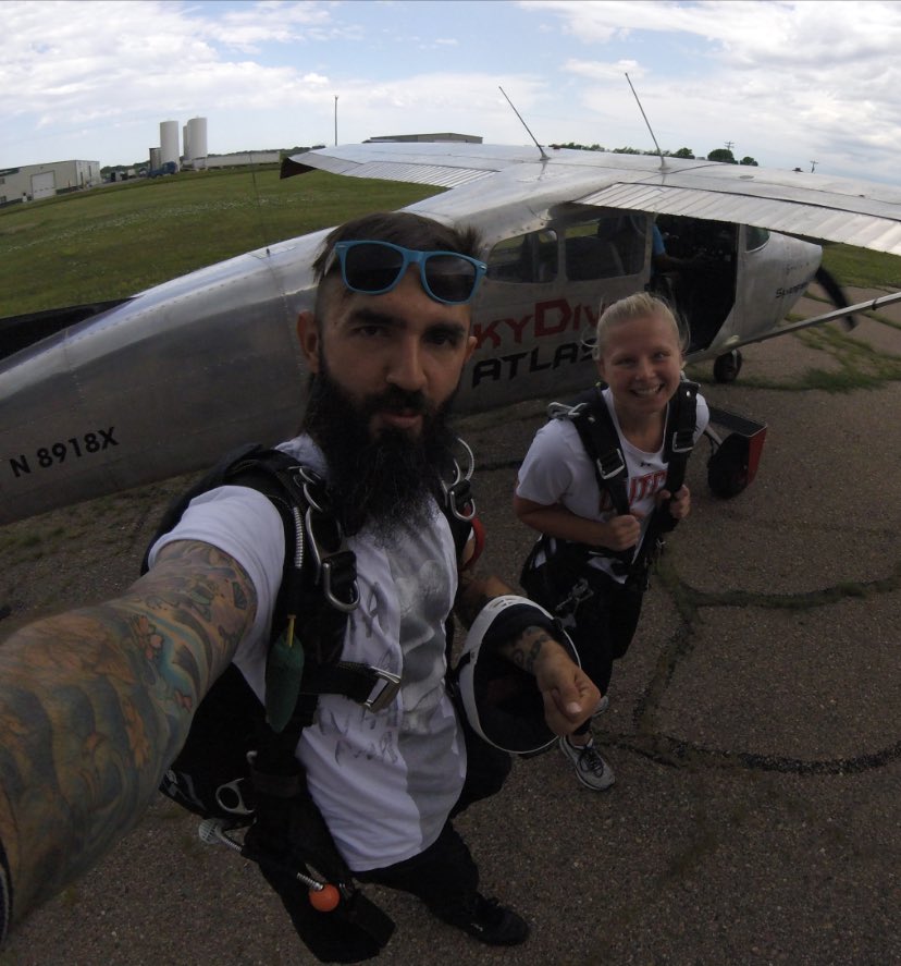 forever_cate23's tweet photo. 10/10 would do this again. @SkydiveAtlas https://t.co/4ZWJpYX7Zo