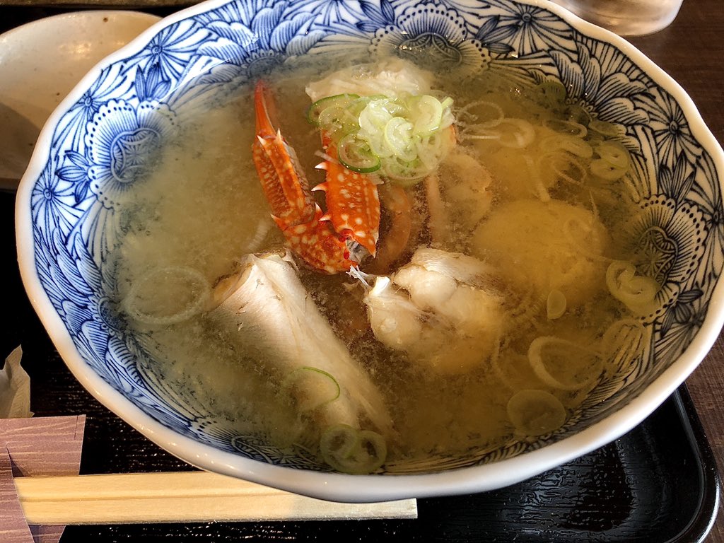 AkiraKikuchi's tweet photo. 今日のランチは、道の駅にある魚のレストラン番屋亭の鮮御膳。
白えびの刺身やホタルイカの沖漬けも入っていて富山を丸ごと味わえました。

#毎日ひとりランチ
#ひみ番屋街
#番屋亭 https://t.co/u1bWeVR6FL