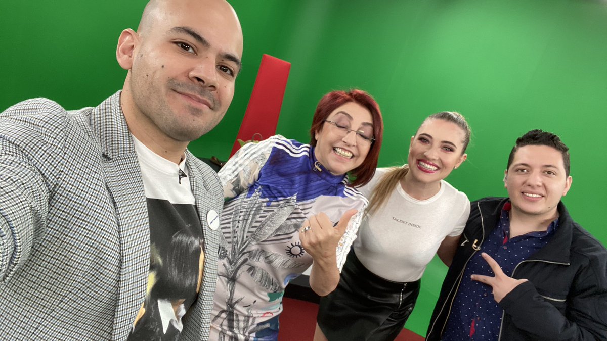 Gonyz's tweet photo. ¡#Hoy toca #FernandaDeNoche en @laoctavaplus!

Empiecen su semana en compañía de @TapiaFernanda, @alexiselchinco y su servidor. Nos vemos en punto de las 10pm en el canal 8.1 de sus TVs.

Estará @MayteFierro hablando de teatro a distancia y @dkrauze nos presenta su libro #Tenebra https://t.co/otSFRpR8hI