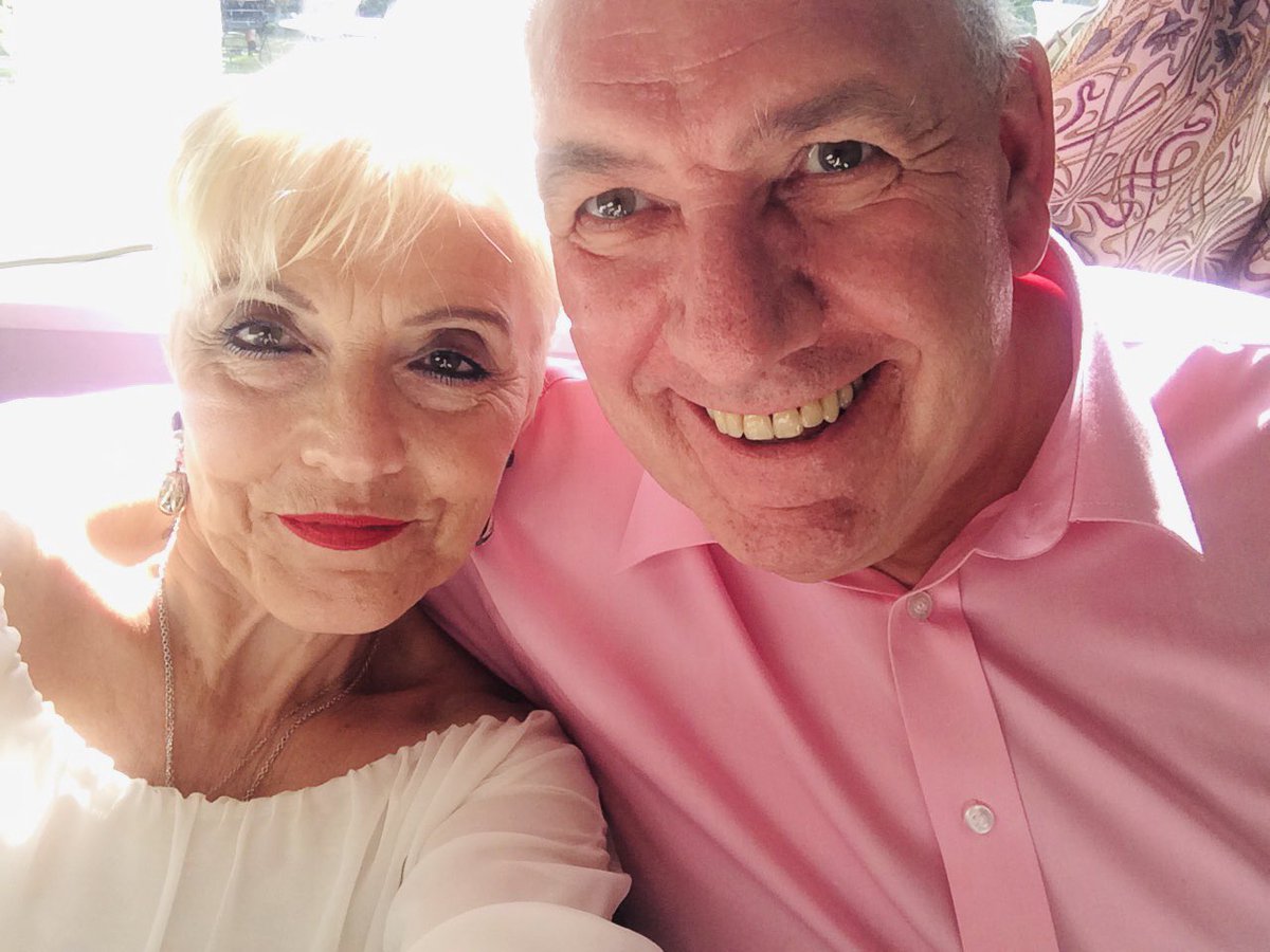 mcnally891's tweet photo. A lovely weekend which reminded me how lucky I am . A moving small, summer wedding , all socially distanced, followed by our usual madness, that is our family quiz. Theme: Christmas festive fun!
#actorslife #actorsinisolation #keepingbusy #familylife #beingtogether https://t.co/cH1NNUisjA