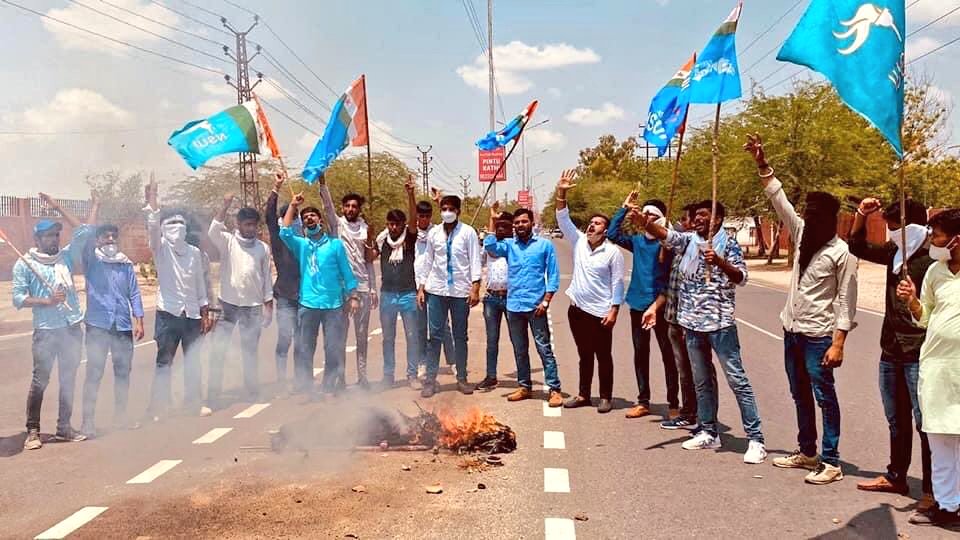 TodabhimVicky's tweet photo. #UGC  अपना फैसला बदले ।छात्रों का जीवन खतरे में न डाले।
#AshokGehlot 
#ugc_cancel_exam 
#RahulGandhi 
#NSUI https://t.co/Y1z8WMh1H3