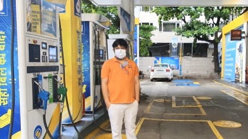BPCLimited's tweet photo. More than 5,000 face masks distributed from our 139 Fuel Stations in Mumbai and outskirts areas, during #SwachhtaPakhwada2020. #FightCoronaVirus https://t.co/K2zfHR1DXT