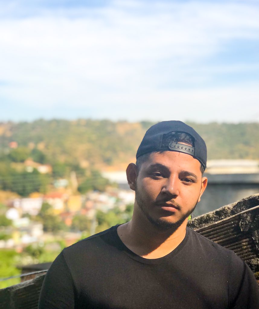 YanFFernandess's tweet photo. Vocês topa tudo pra chegar no topo, por isso que o topo não é pro seu bico 🎶🔥🍃#DK47 #Doalto https://t.co/MziQ8JsmCb
