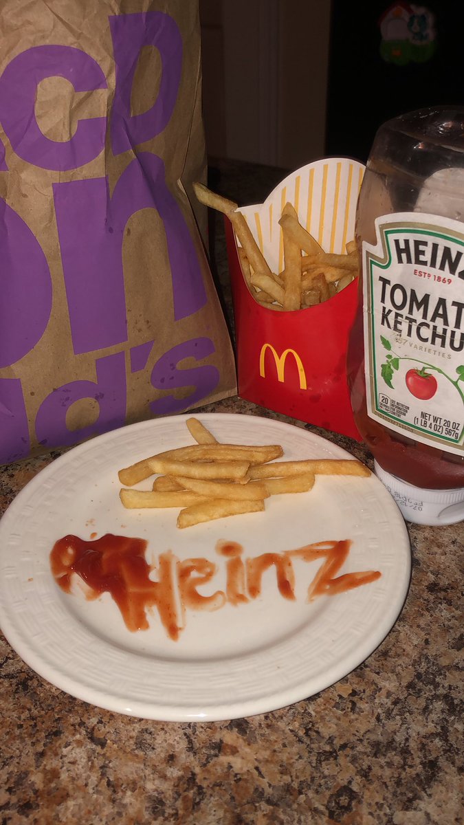 AnnaChelli9's tweet photo. Late night snack. @HeinzKetchup_US #thegreatamericantakeout https://t.co/w639ApSHal