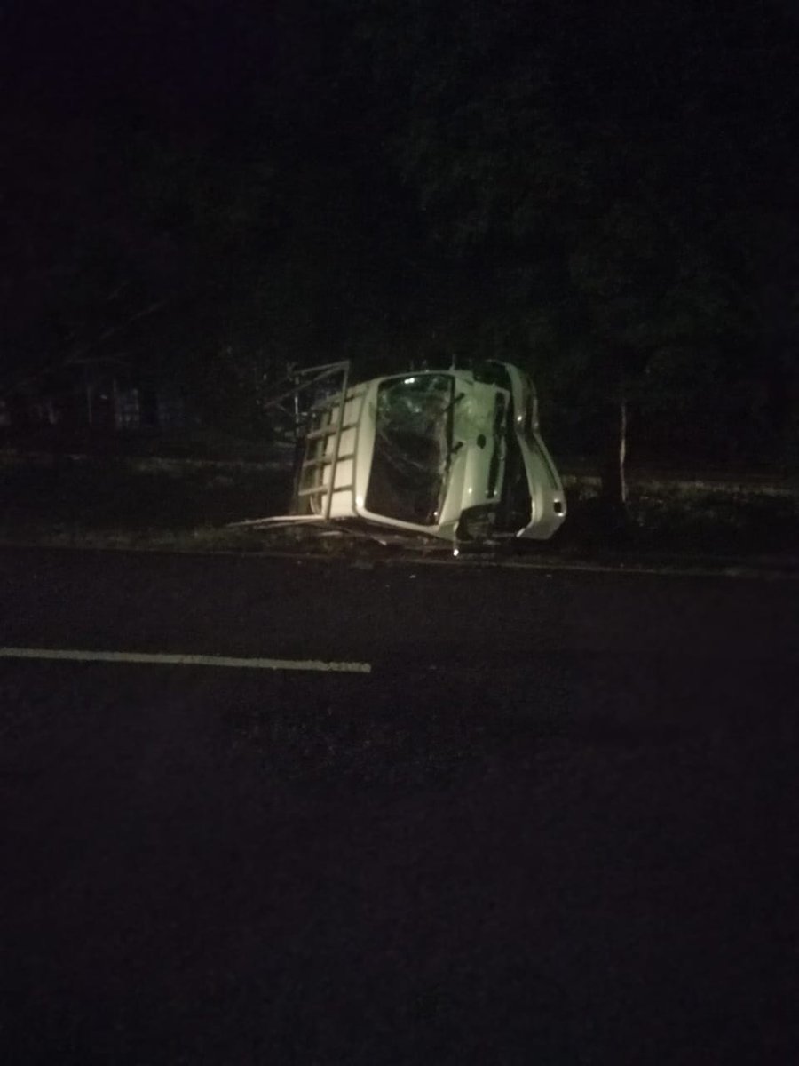 Canal11_TuTv's tweet photo. #EnDesarroll @alertacomando atiende accidente de tránsito sobre el kilometro 21 de carretera Panamericana, San Pedro Perulapan, Cuscatlán.  reportan una mujer fallecida y 2 lesionados.

📸Cortesía. https://t.co/BSr7YCE57j