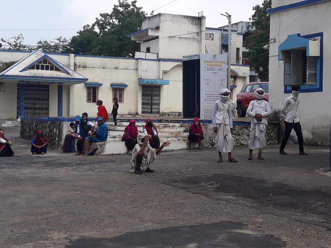 suresh_aal's tweet photo. અંબાજી પોલીસ નું જઘન્ય કૃત્ય..માનવતા ને નેવે મૂકી..
અંબાજી પોલીસ ની અકડાઈ ના લીધે ગર્ભ માં રહેલા નવજાત નું કરુણ મૃત્યુ.. #jivrajaal
#vihotargroup @vijayrupanibjp @dgpgujarat @CollectorBK @SP_Banaskantha @isudan_gadhvi #Ambajipolice #mistakes #justiceformahilaambaji #childernkill https://t.co/wFJYeLjqvX