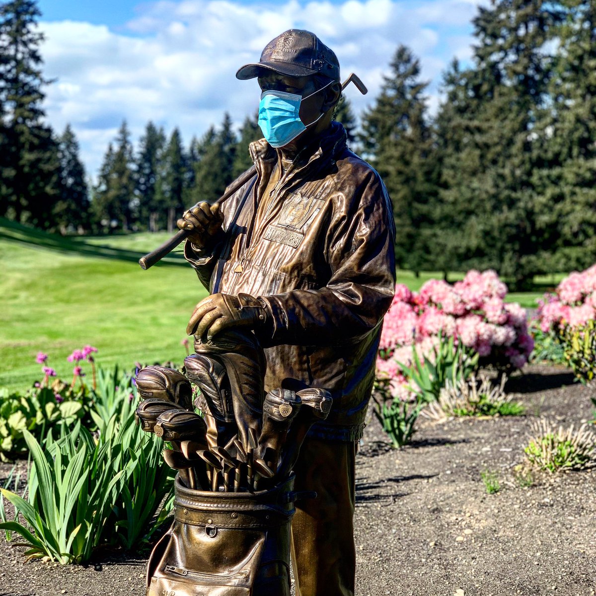 ChrisEgan5's tweet photo. I wear a mask in hopes it may get kids in WA back to school and playing sports again at all levels. I'm also wearing it as a show of respect for the those around me and for everyone with compromised immune systems. And I also kind of feel cool in it ? #K5MaskUp  #WearAMaskWA https://t.co/TjaS1t5X4g