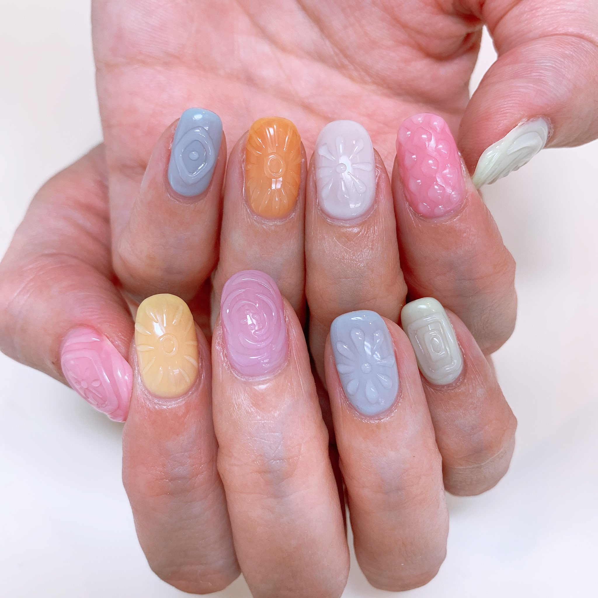 ネイルサロンmarch こんにちは池袋店坂本です 可愛い飴のドロップネイルしました 涼しげで美味しそうです 夏 ネイル 飴ネイル T Co Wq6skysd6d Twitter