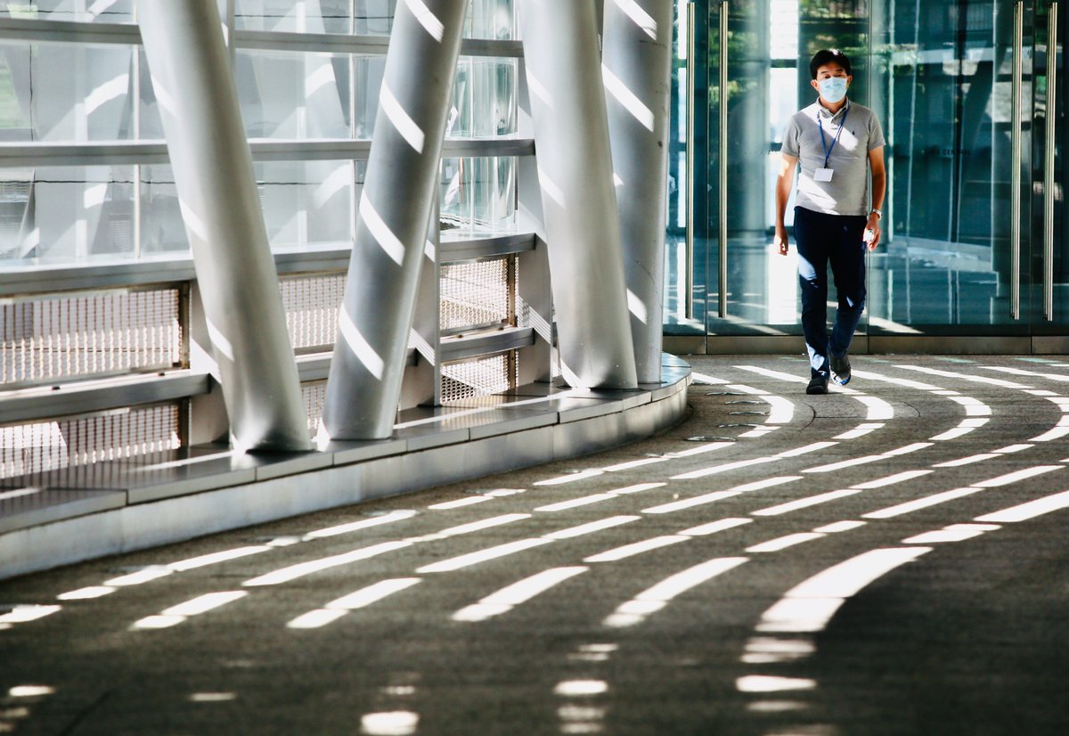 ThePointTaken's tweet photo. #VisualHK: Daily life in #HongKong as a third wave of the #COVID_19 pandemic sweeps through the city.
(📷Raymond Chan / China Daily) https://t.co/4rw8XfTIpp