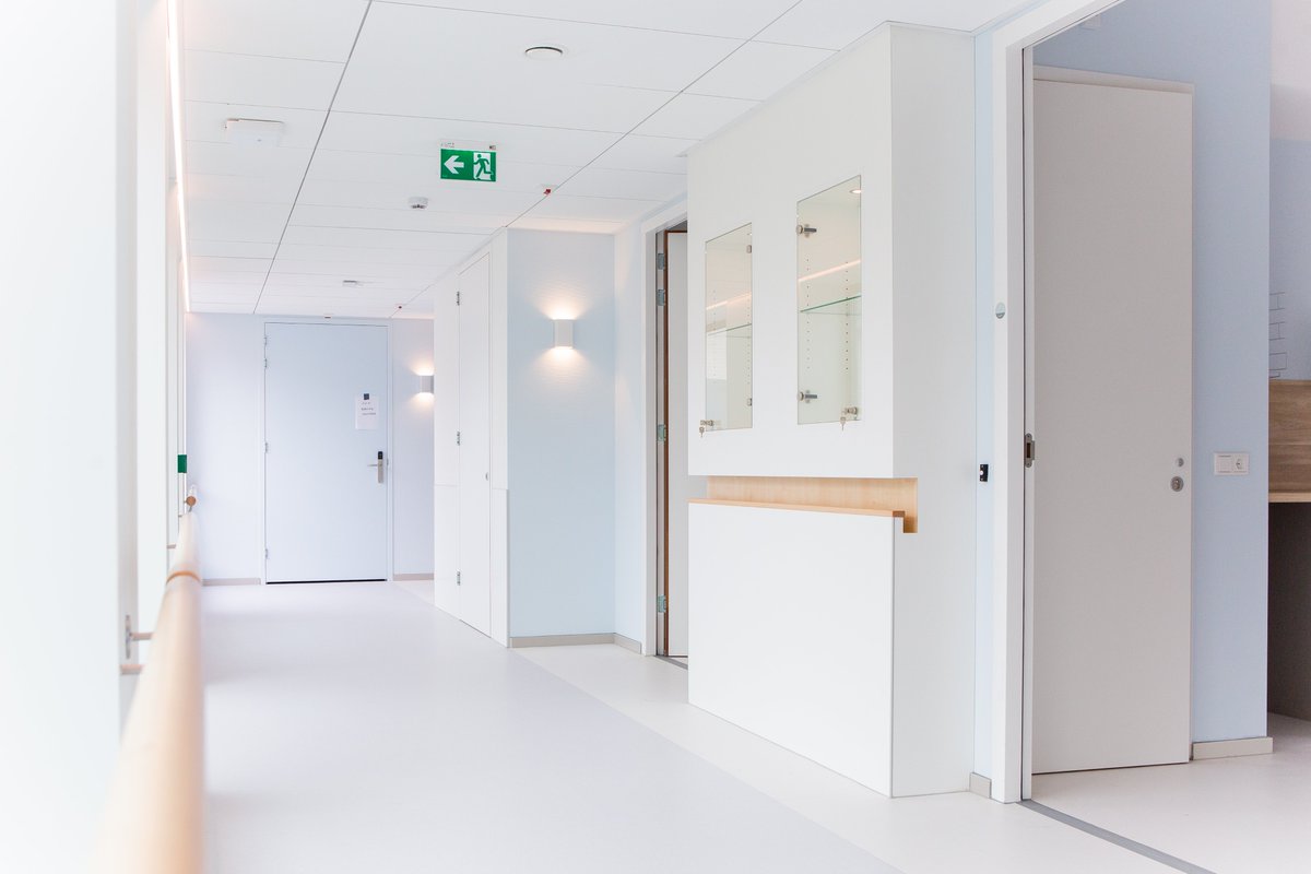 Samen met onze partners <a href="/SaltoSystems/">SALTO Systems</a> en Geze hebben wij in opdracht van de ADS Groep deurautomatiek, vrijloopdrangers en toegangscontole ingericht bij de nieuwbouw van Marijke Hiem te Heerenveen.

raadsma.nl/projecten/draa…