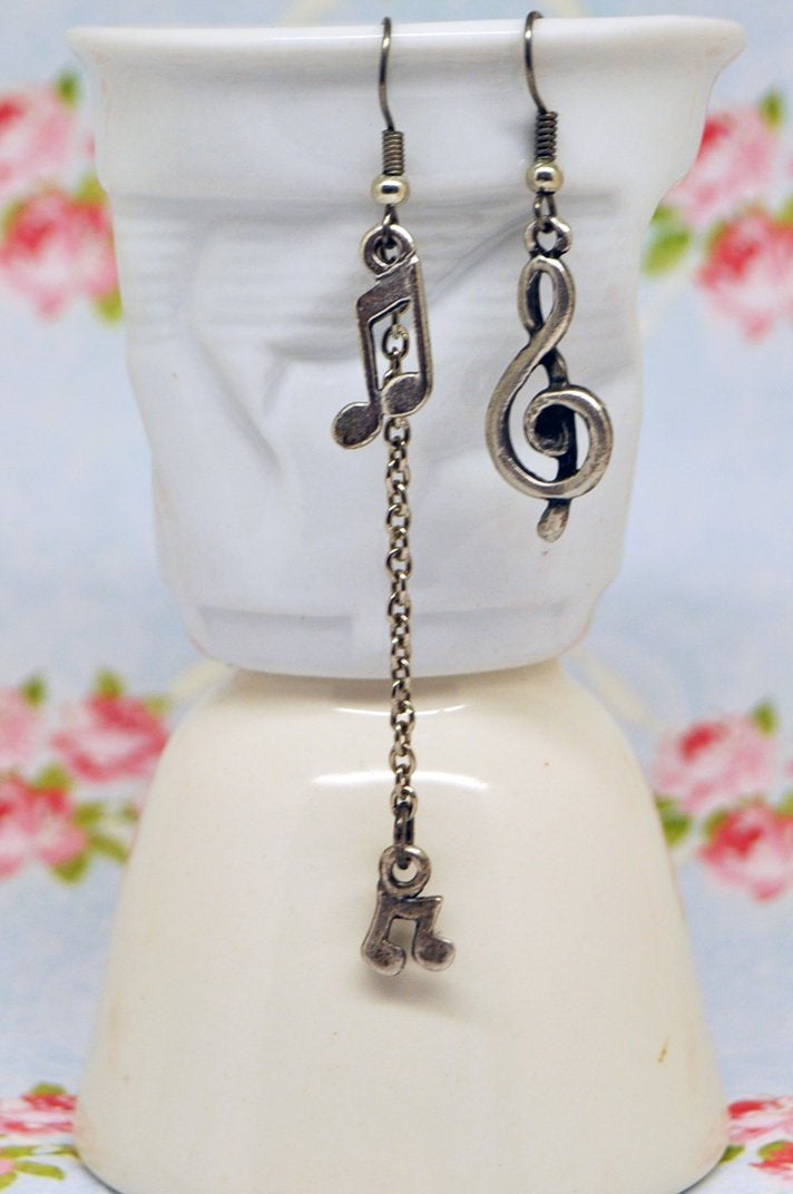 SevenkeysE's tweet photo. Treble Clef Earrings, Music https://t.co/Jy0skjxliS via @EtsySocial #etsyshop #etsy #etsyshop #valentinedaygift #funstockingfiller #un https://t.co/CryvD15cTz