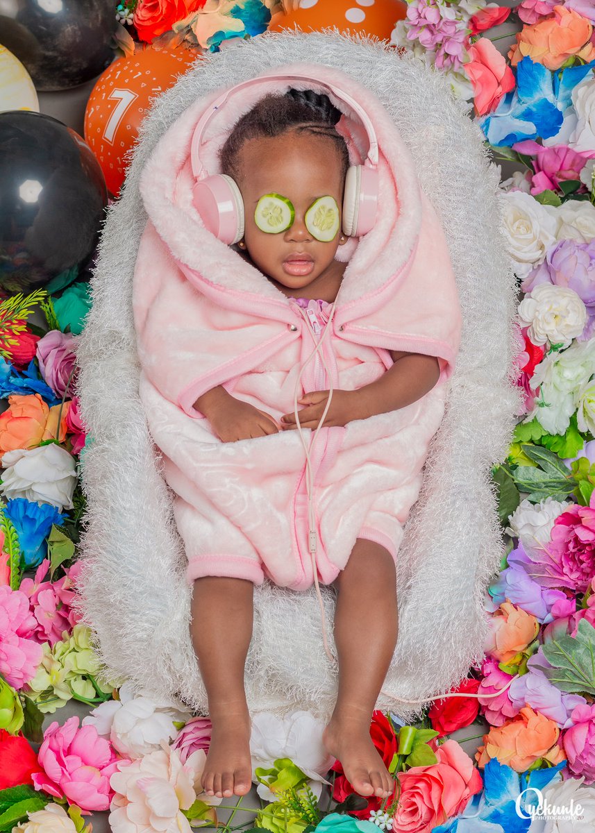 Itsmercyboi's tweet photo. T.E.N.I goes to SPA...
Wardrop manager: @oludareesther 
Flower: @rainbow_jevents 
Shot by @oyekunlephotography 
#oneyearold #1year #babyshoot @ladyinredng #thephotographycircle #oyekunlephotography #abujabirthdays #babybirthday #tuesdayvibes https://t.co/Yt7By0dtUk