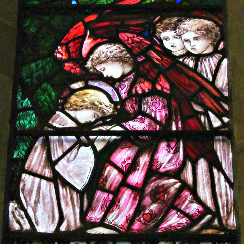 A short #stainedglass thread from Ledbury, #Herefordshire today for #ArtsandCrafts #Cotswolds(ish) #churches, starting with this wonderful window by #ChristopherWhall, 1907, dedicated to Charles Harvey Palairet. Images: JMC Church Explorer and Pefkosmad (details) 1/3