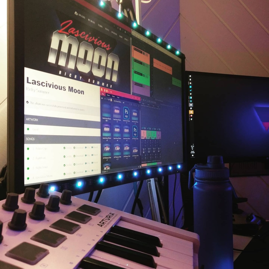 RickySummer2085's tweet photo. Less than a week to go!
My new EP #LasciviousMoon coming to Spotify, Bandcamp and more 💜

#synthwave #retrowave #outrun #indiemusic #synthfam https://t.co/tFjzRX64EN https://t.co/aEAK7mB1Tf