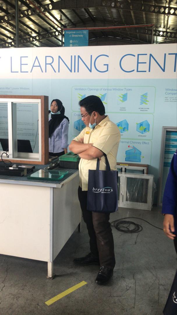 JKRKESEDAR (@jkrkesedar) on Twitter photo Sesi kedua lawatan ke kilang produk iaitu Breezway Louvre Windows diketua oleh <a href="/isk_jkr/">Iskandar Zulkarnain</a> Turut hadir Ybrs Tn. Pengarah <a href="/Irshukriishak/">Ir. Shukri Bin Ishak</a>
<a href="/Mazlan_Makhtar/">Mazlan</a> <a href="/sifu7959/">Saifulmizam</a> <a href="/Firdaus_Rameli/">Firdaus</a> @ridhuan1305 <a href="/1ukmanhakim/">lukman hakim</a> <a href="/JKRMalaysia/">JKR Malaysia</a> <a href="/Zulakmal8/">zulakmal</a> <a href="/MOWorks/">でやんす</a> Sesi kedua lawatan ke kilang produk iaitu Breezway Louvre Windows diketua oleh <a href="/isk_jkr/">Iskandar Zulkarnain</a> Turut hadir Ybrs Tn. Pengarah <a href="/Irshukriishak/">Ir. Shukri Bin Ishak</a>
<a href="/Mazlan_Makhtar/">Mazlan</a> <a href="/sifu7959/">Saifulmizam</a> <a href="/Firdaus_Rameli/">Firdaus</a> @ridhuan1305 <a href="/1ukmanhakim/">lukman hakim</a> <a href="/JKRMalaysia/">JKR Malaysia</a> <a href="/Zulakmal8/">zulakmal</a> <a href="/MOWorks/">でやんす</a>