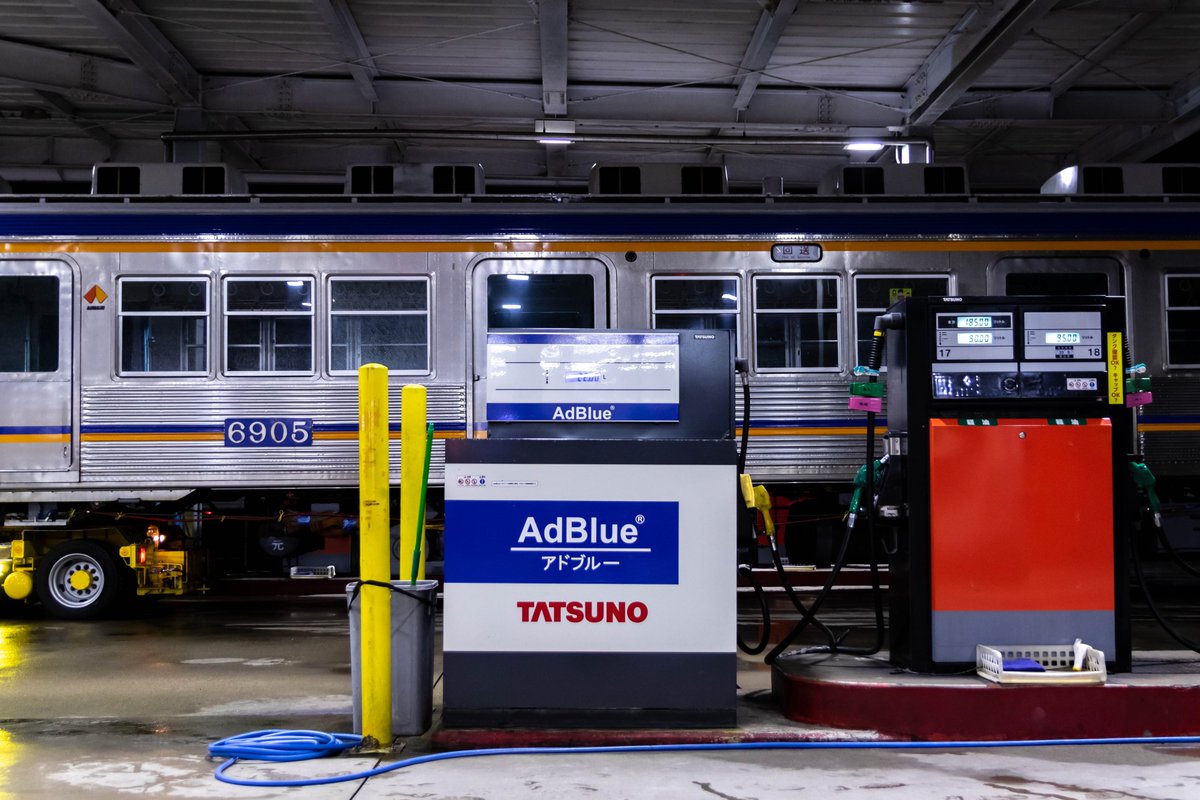 ガソリンスタンドに 来るはずのない電車が停まってるんだけど 異様な光景 刺さる 実は 電車が陸送される際の貴重な瞬間 Togetter ガソリンスタンドに 来るはずのない電車が停まってるんだけど 異様な光景 刺さる 実は 電車が陸送される際の貴重な瞬間 Togetter