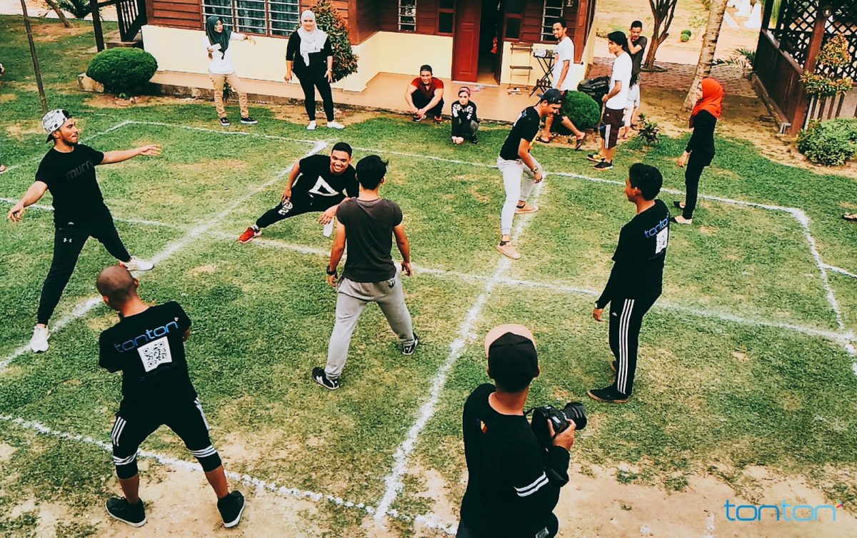 zayn_comel's tweet photo. I miss my chidhood😣😣,yang pernah main game2 ni sep sikit✋✋ https://t.co/VWUdMncbX0