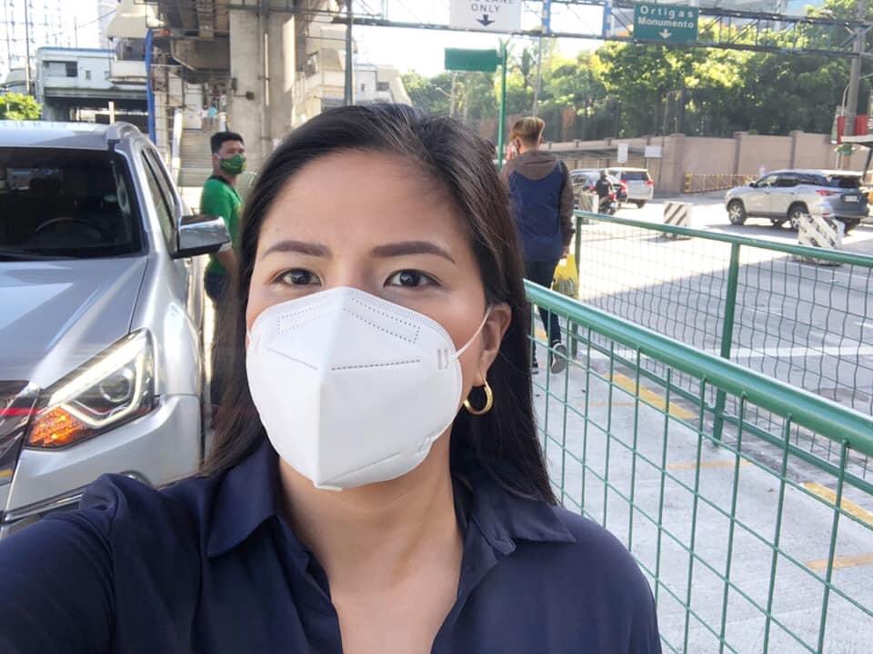 CELINEBURCE's tweet photo. Bantay bus stop! @MMDA https://t.co/ulPkReVJLO