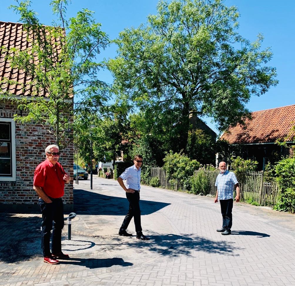 Gemeente_Veere's tweet photo. De #herinrichting 🚧 van de #Dorpsstraat, de #Schotsehoek en de #Vriezenveenseweg in #Gapinge is voltooid. De gehele bestrating en de onderliggende funderingsconstructie is vernieuwd: https://t.co/Ji8LHwxDfM nieuws https://t.co/mqWbzw4TKF