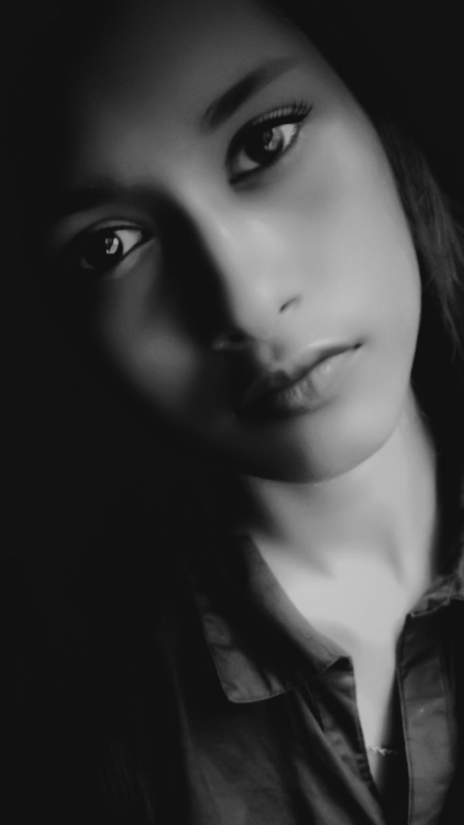 dhali_riya's tweet photo. Cause Black is love.. 🖤🖤🖤
#mobilephotography #blackandwhitephoto #potrait #selflove.. https://t.co/nbdjZSx0MU