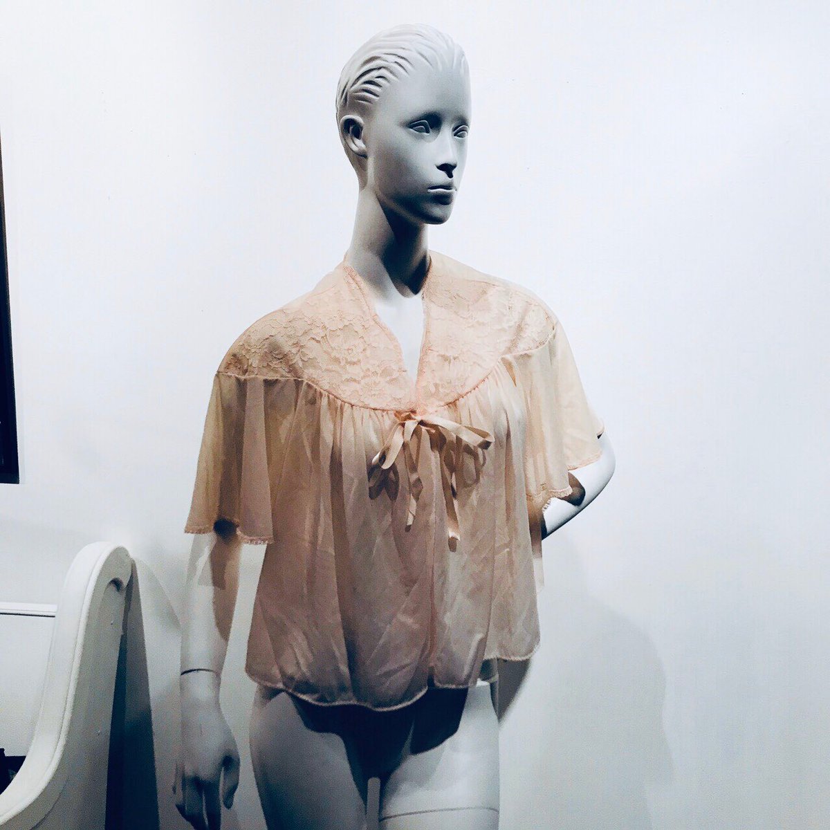 I bought this pengoir off DePop and it’s beautiful! depop.app.link/6w5ym4RQ67