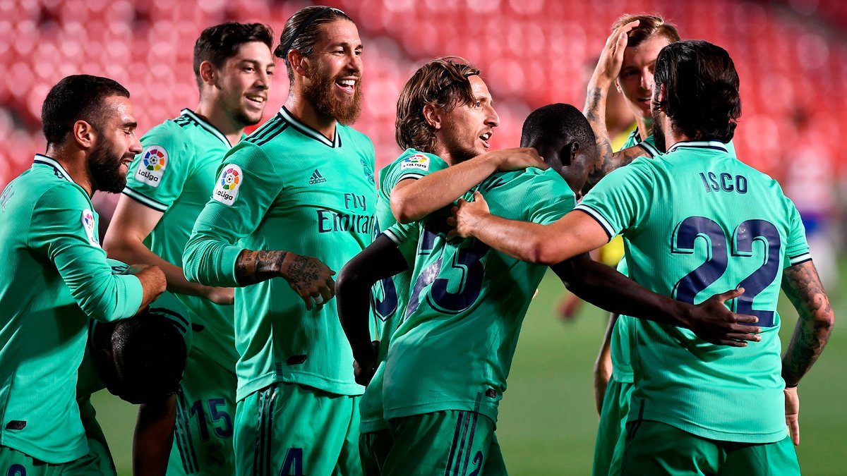realmadrid's tweet photo. 📸⚽ ¡Describe con un 'emoji' la actuación del equipo durante estos últimos nueve partidos! 👇
#RMLiga | #HalaMadrid https://t.co/eNpbhOjVkT