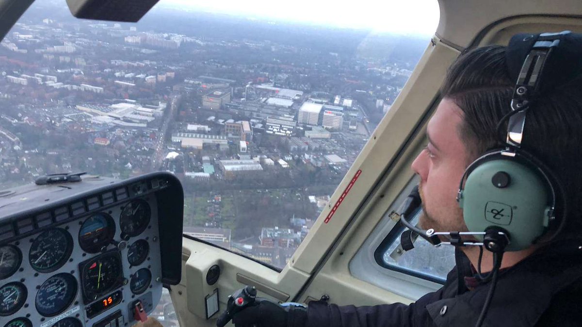 bundeswehrInfo's tweet image. #Soldat, #Pilot und #Feuerwehrmann - Stabsgefreiter Jan-Philipp Dombrowski ist als #Reservist bei der Führungsakademie der #Bundeswehr. Lest, wo er genau eingesetzt ist und wie es dazu kam: bundeswehr.de/de/organisatio…