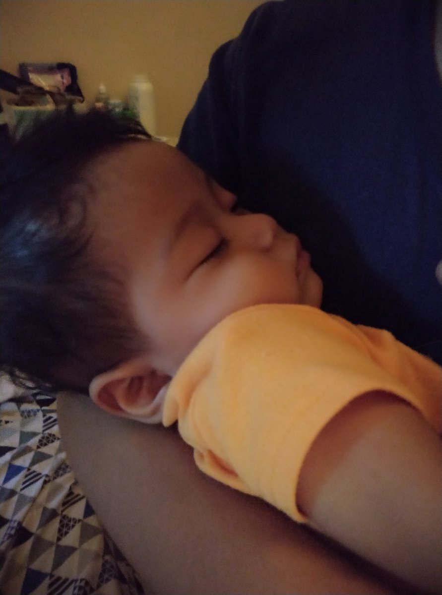 Lagi manja manjane tenan ro bapakne 😅