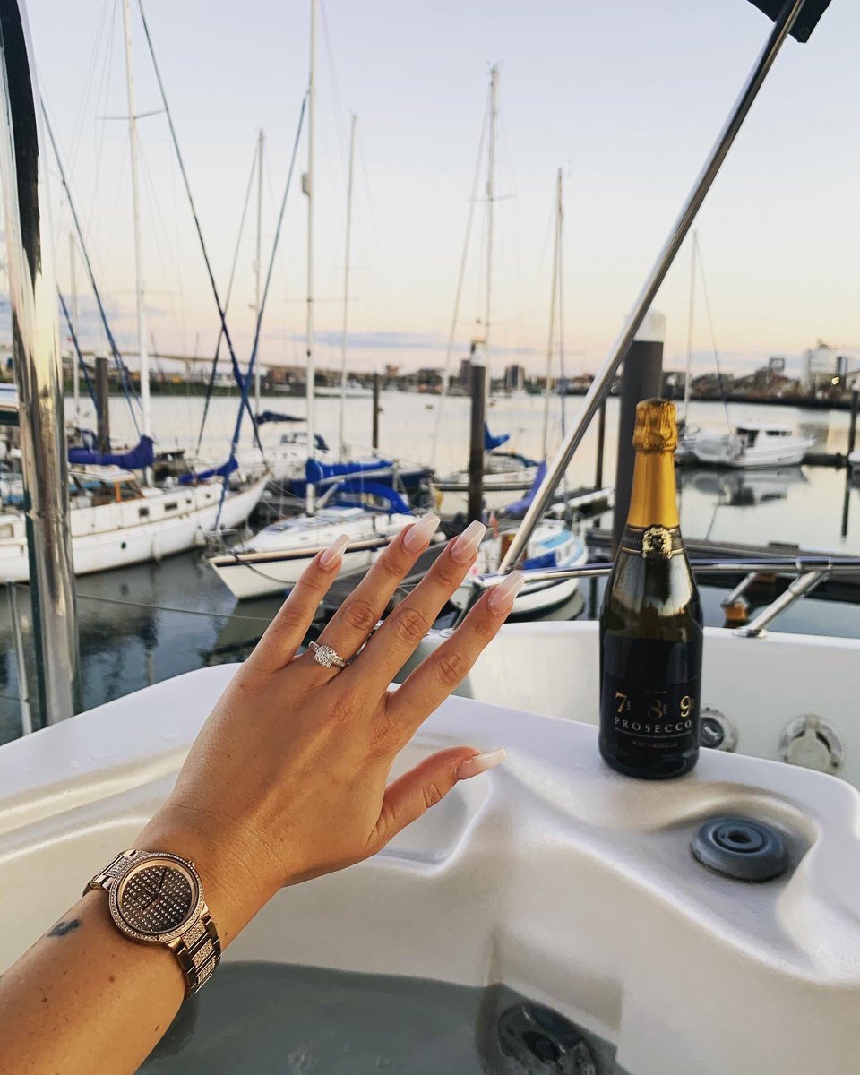 shannon_mott's tweet photo. 💍🥰❤️ https://t.co/ppfQWNneAc