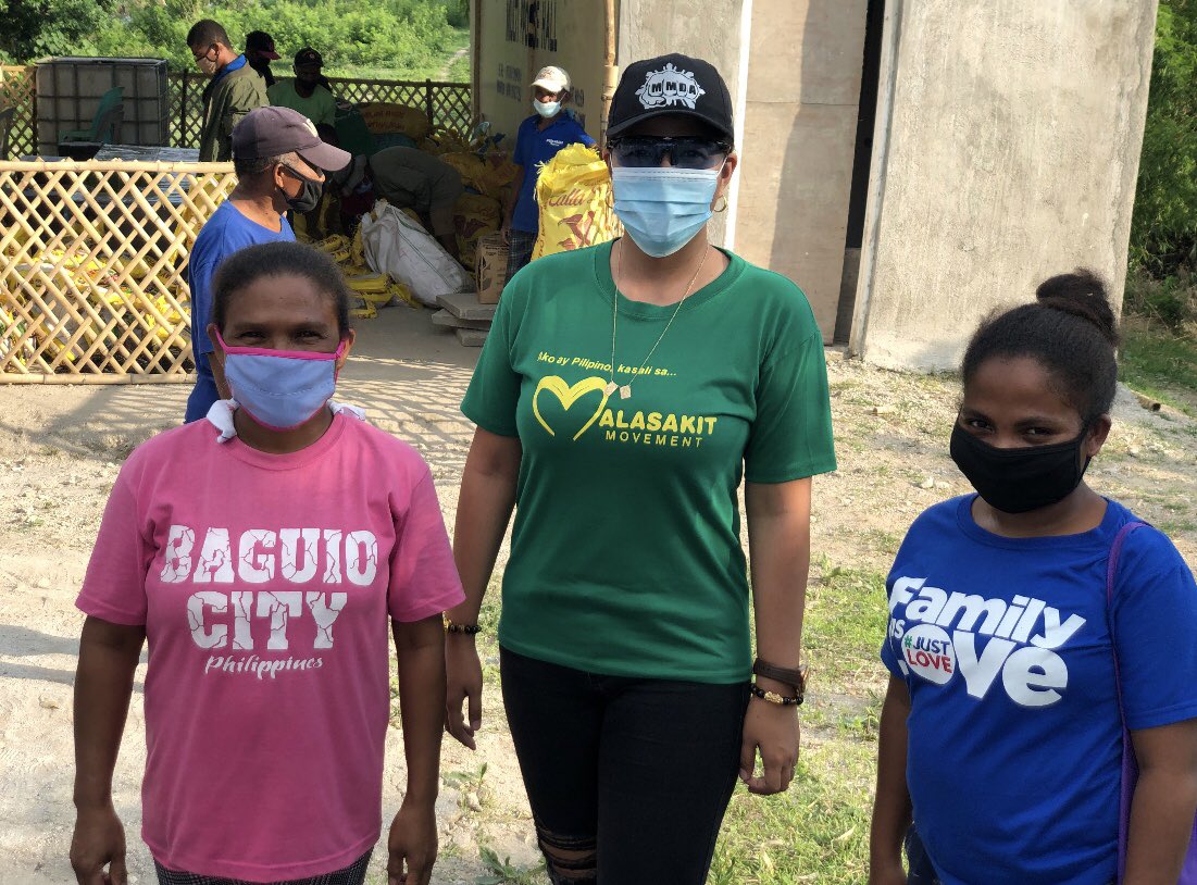 CELINEBURCE's tweet photo. Relief Operations ng Malasakit Movement sa Barangay Kamias Porac Pampanga. #TeamMalasakit https://t.co/8fbvcs85ce