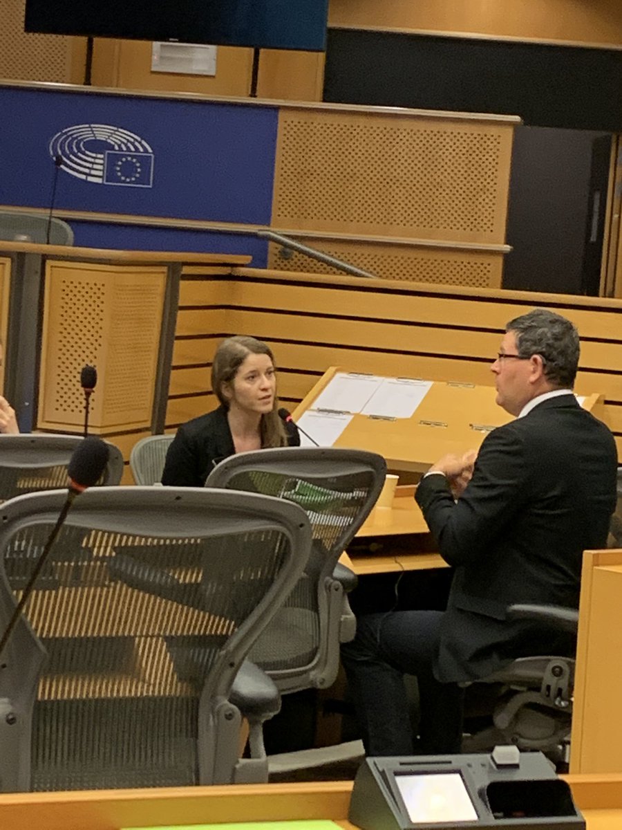 AWalterDrop's tweet photo. For the first time #interactio meeting with #signlanguage embedded, two couples rooms for 🇩🇪🇫🇷🇪🇸🇬🇧🇮🇹🇵🇱🇭🇺🇨🇿🇷🇴 to work safely, 🙏🏻 to all colleagues - EP multilingual remote meetings. @MayaDeWit @jduch @EP_President https://t.co/aM8SkWKepl