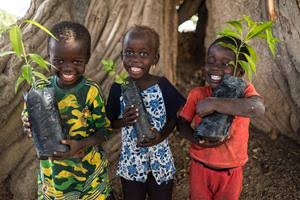 kevinmmtai's tweet photo. Children  should  be taught  the importance  of growing  and nurturing the trees at their  tender age. So that when they grow they will never depart from it.. #GOGREEN @HectorBellerin @onetreeplanted  @Ecosia  @AustinTreeServ @RnfrstAlliance @CyrielleHariel @ICRAF https://t.co/WmlhQPjnRr