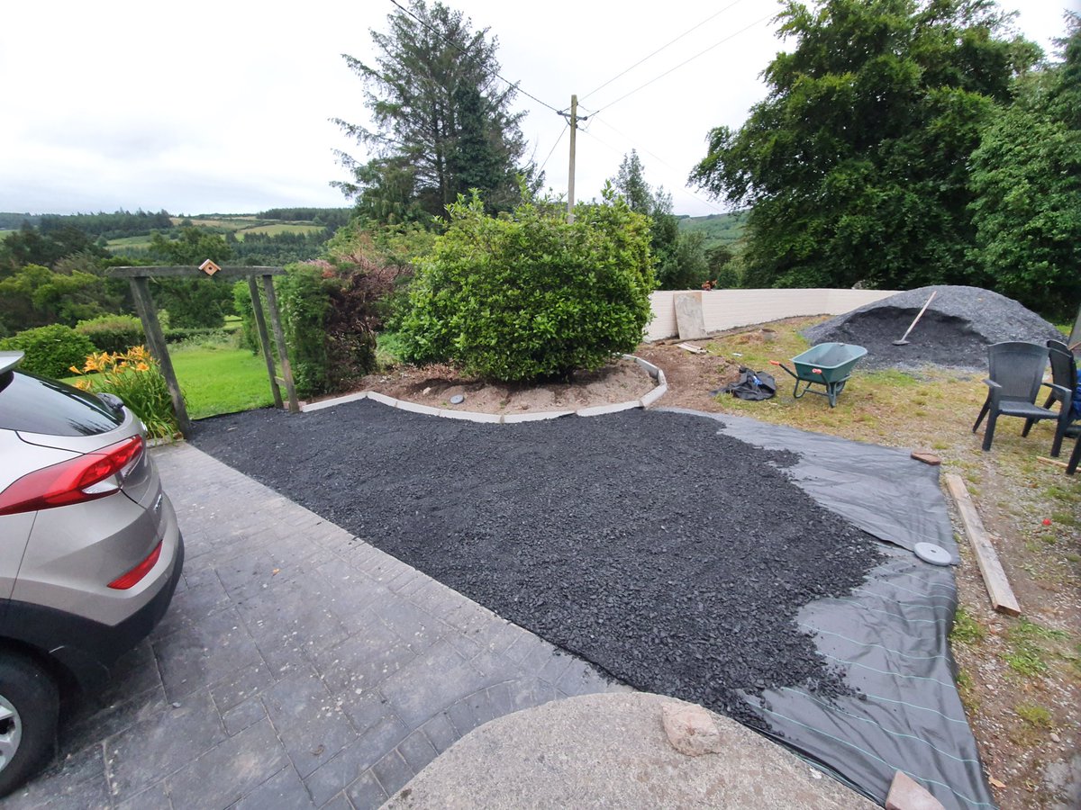 stephendukelow's tweet image. Progress on the driveway. #backbreaking