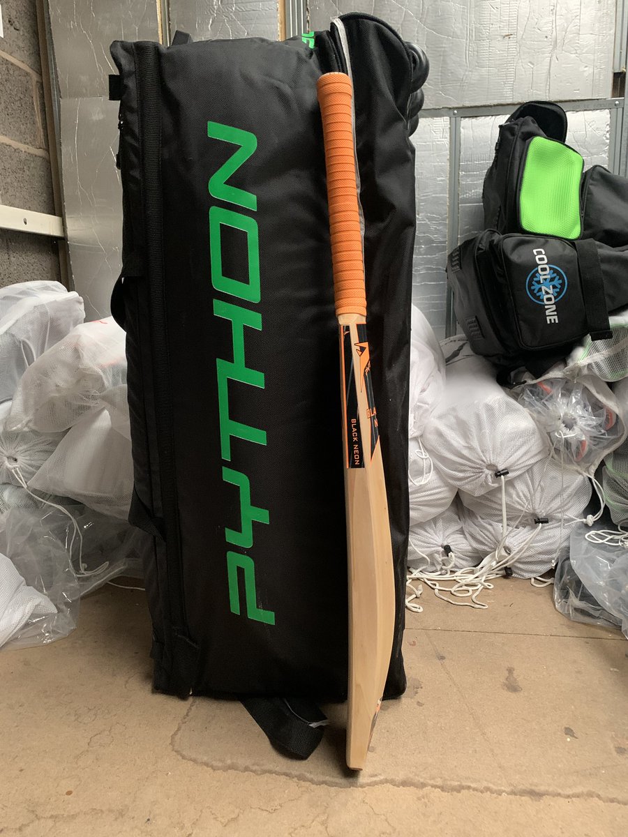 pythoncricket's tweet photo. 2.11 Players Bat 🏏

ONLY £150 plus postage matching Gloves and Pads available 🏏

Available for same day dispatch 🚚

Other stickers and grips available 🔵⚫️🟢

Message us for more information 

Team Python 🐍 https://t.co/N5RxwDu5Iz